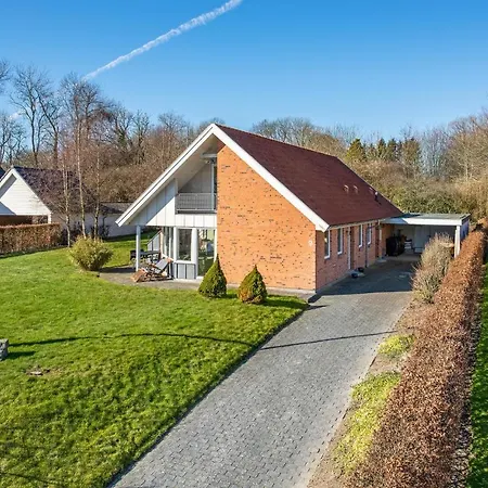 Dom wakacyjny 3 Bedroom Beautiful In *