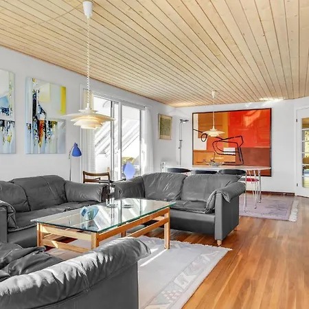 3 Bedroom Beautiful In Dom wakacyjny Gråsten