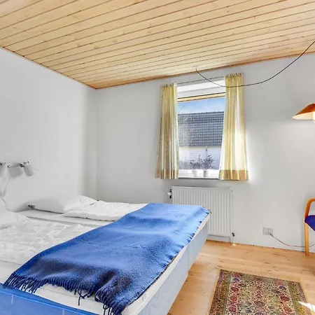 Dom wakacyjny 3 Bedroom Beautiful In