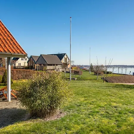 Dom wakacyjny 3 Bedroom Beautiful In *