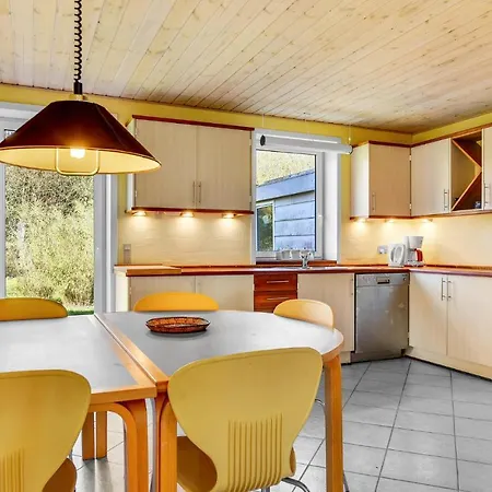 Dom wakacyjny 3 Bedroom Beautiful In *
