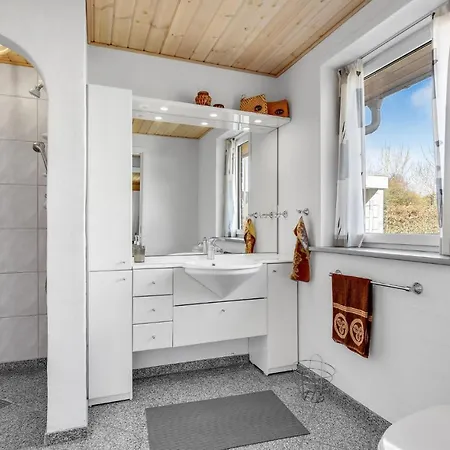 3 Bedroom Beautiful In Dom wakacyjny