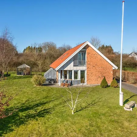 Dom wakacyjny 3 Bedroom Beautiful In *